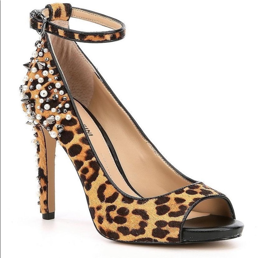 Gianni Bini leopard print peep toe heels